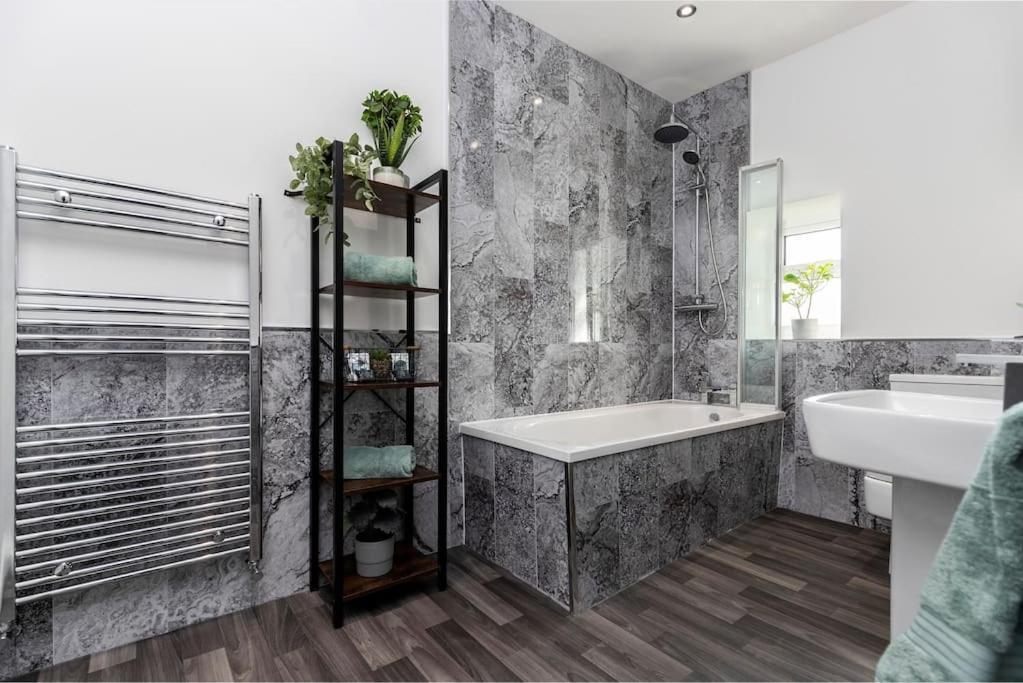 Auckland View - A Comfy & Spacious 4Bed With Views Coundon Zewnętrze zdjęcie